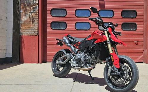 2026 Ducati Hypermotard V2