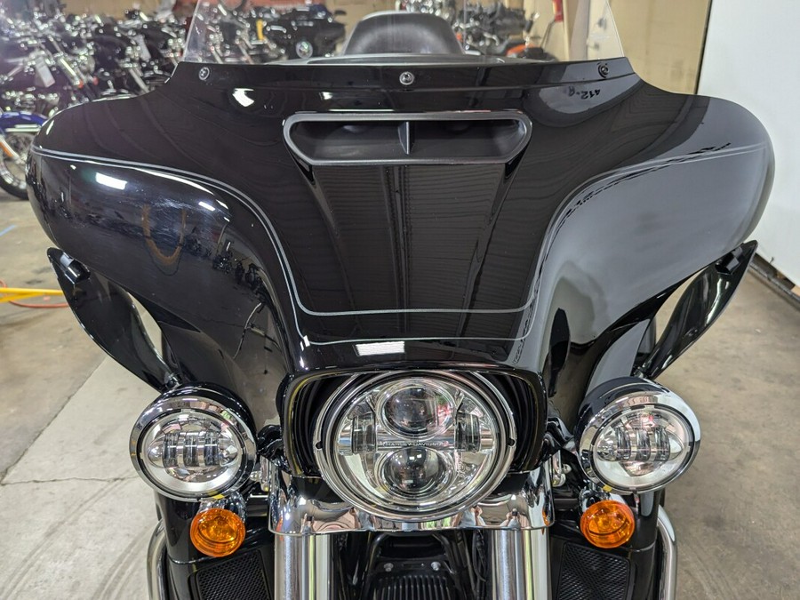 2022 Harley-Davidson Tri Glide Ultra Vivid Black