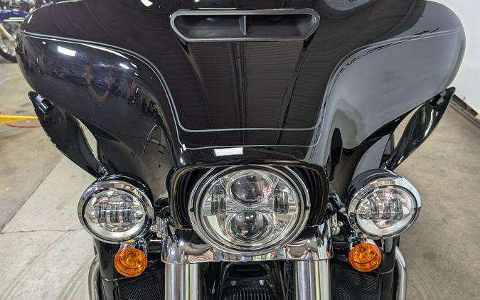 2022 Harley-Davidson Tri Glide Ultra Vivid Black