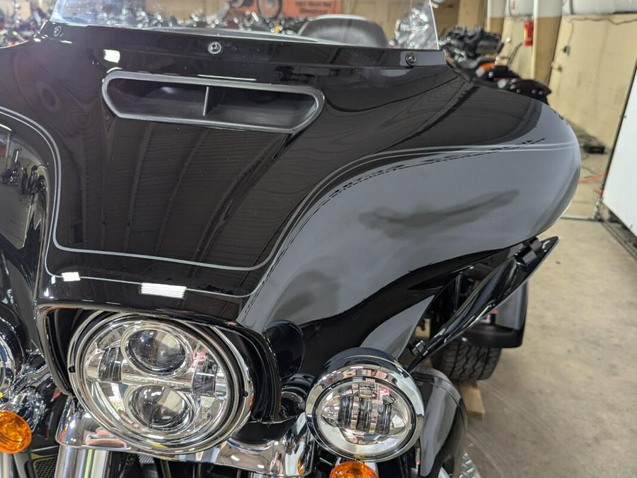 2022 Harley-Davidson Tri Glide Ultra Vivid Black