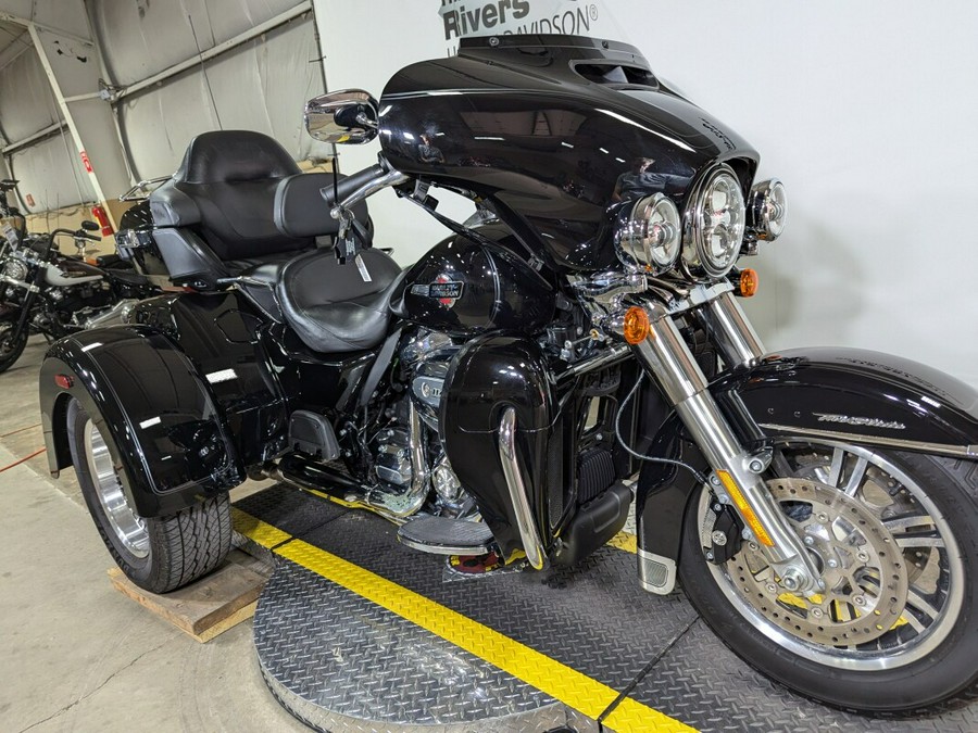 2022 Harley-Davidson Tri Glide Ultra Vivid Black