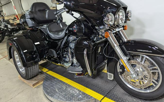 2022 Harley-Davidson Tri Glide Ultra Vivid Black