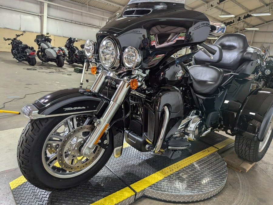 2022 Harley-Davidson Tri Glide Ultra Vivid Black