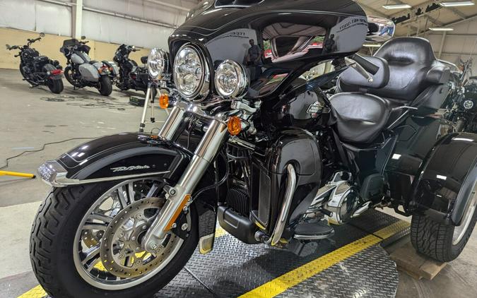 2022 Harley-Davidson Tri Glide Ultra Vivid Black