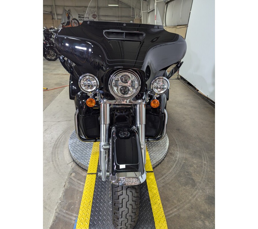 2022 Harley-Davidson Tri Glide Ultra Vivid Black