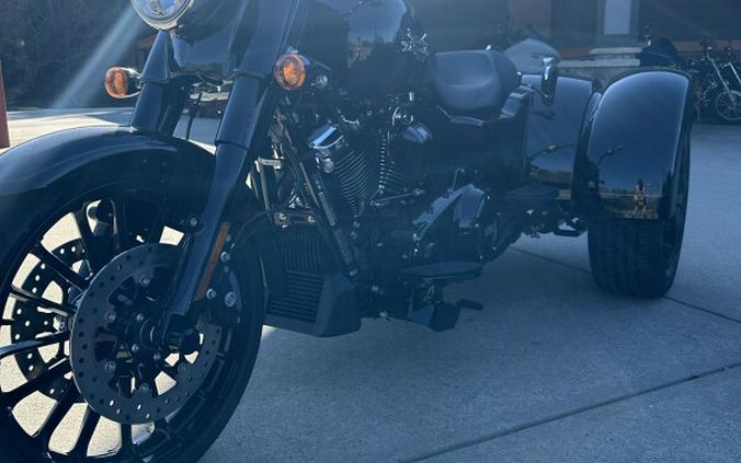 2025 Harley-Davidson Freewheeler Vivid Black