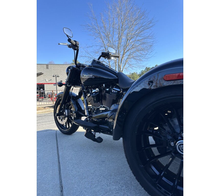 2025 Harley-Davidson Freewheeler Vivid Black