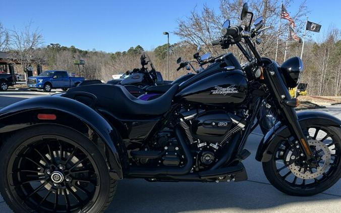 2025 Harley-Davidson Freewheeler Vivid Black