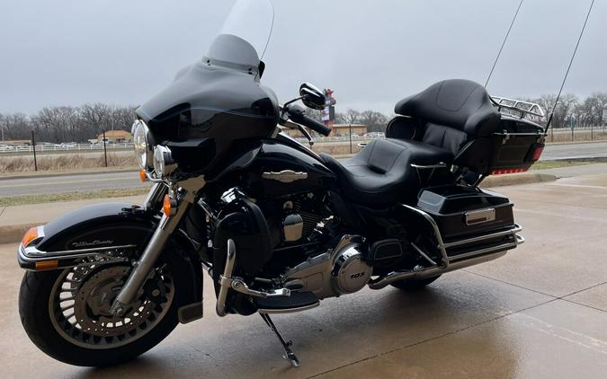 2012 Electra Glide Ultra Classic 103 Shrine Black Peace Officer W/Pinstripe