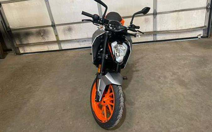 2023 KTM 200 Duke