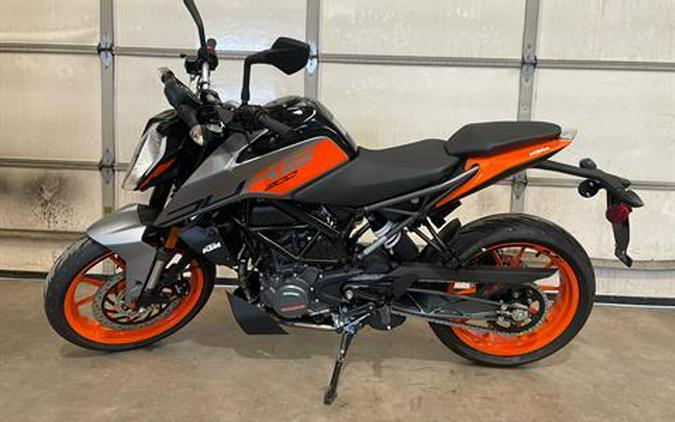 2023 KTM 200 Duke