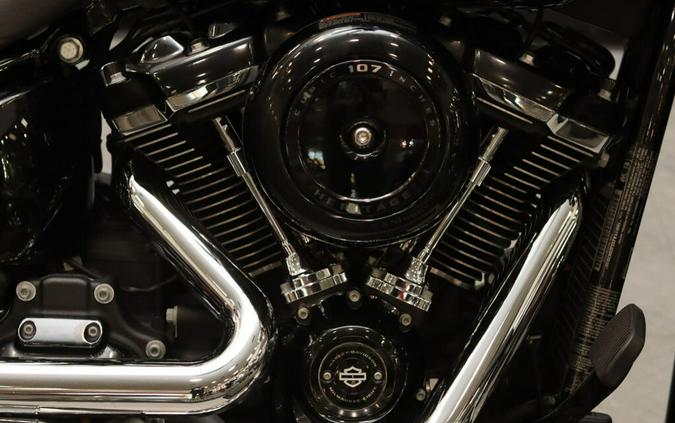 Used 2018 Harley-Davidson Softail Heritage Classic FLHC Motorcycle For Sale In Raleigh, North Carolina