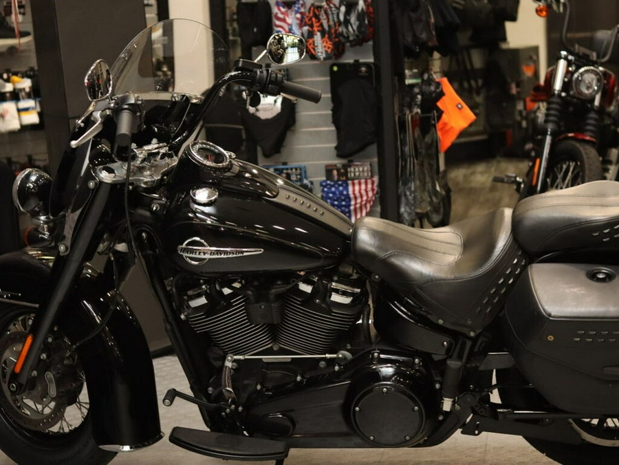 Used 2018 Harley-Davidson Softail Heritage Classic FLHC Motorcycle For Sale In Raleigh, North Carolina