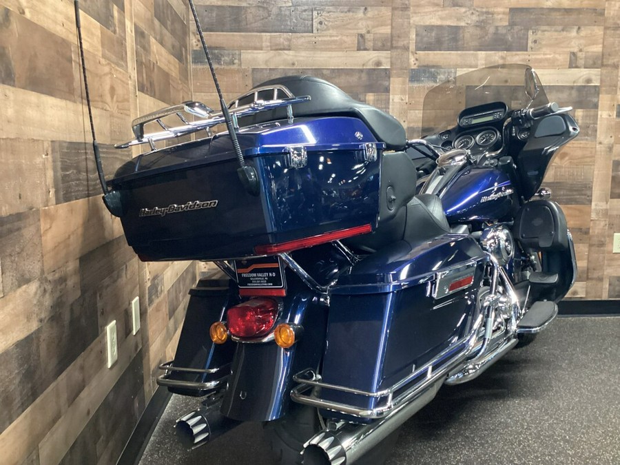 2012 Harley-Davidson Road Glide Ultra Big Blue Pearl FLTRU