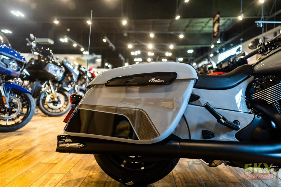 2025 Indian Motorcycle CHFTN DRK HRSE PREM POWERBAND AUDIO STORM GRAY