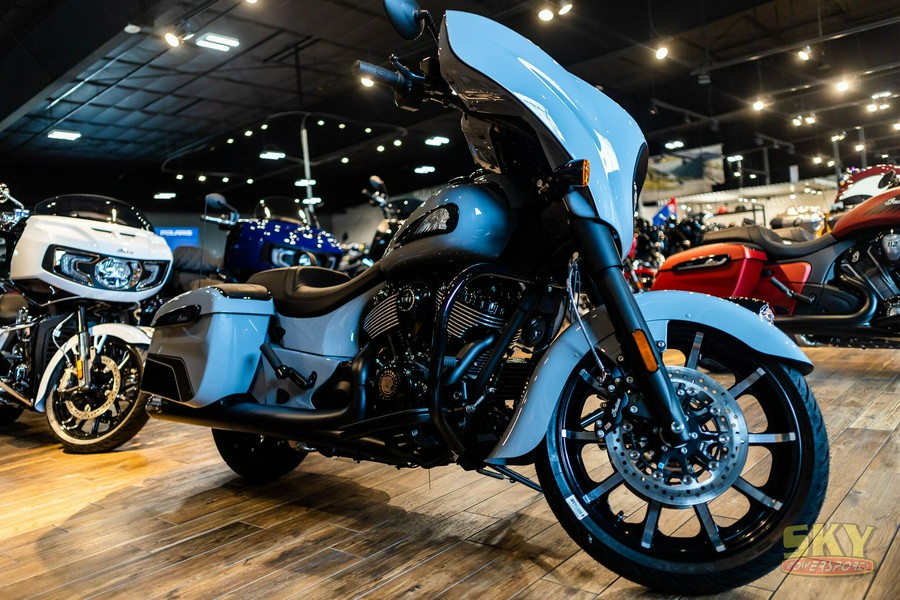 2025 Indian Motorcycle CHFTN DRK HRSE PREM POWERBAND AUDIO STORM GRAY