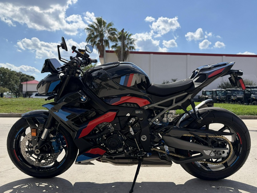 2026 BMW M 1000 R