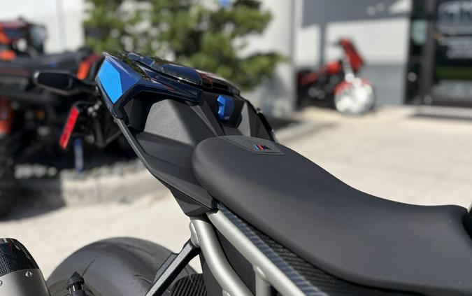 2026 BMW M 1000 R