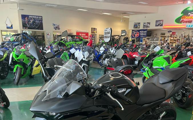 2026 Kawasaki Ninja® 500 Base