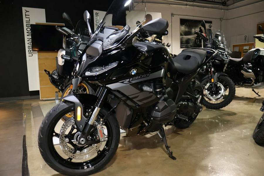 2026 BMW R 1300 RS Triple Black