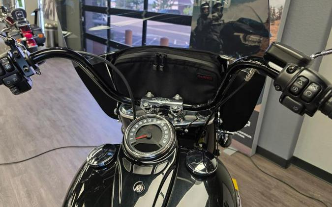2018 Harley-Davidson FLHCS HERITAGE CLASSIC 114