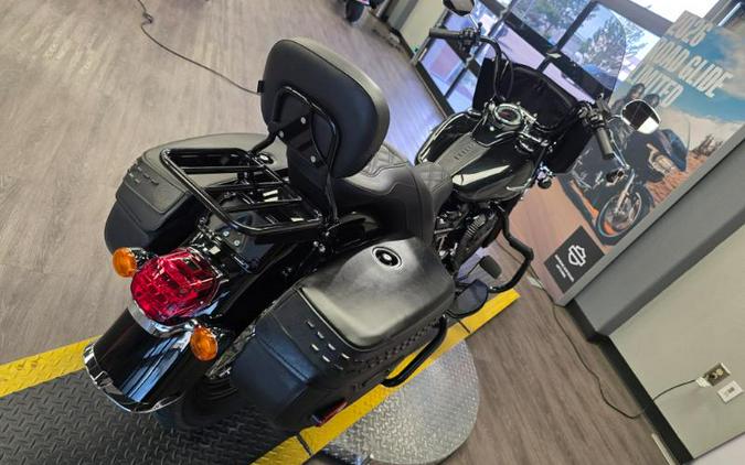 2018 Harley-Davidson FLHCS HERITAGE CLASSIC 114