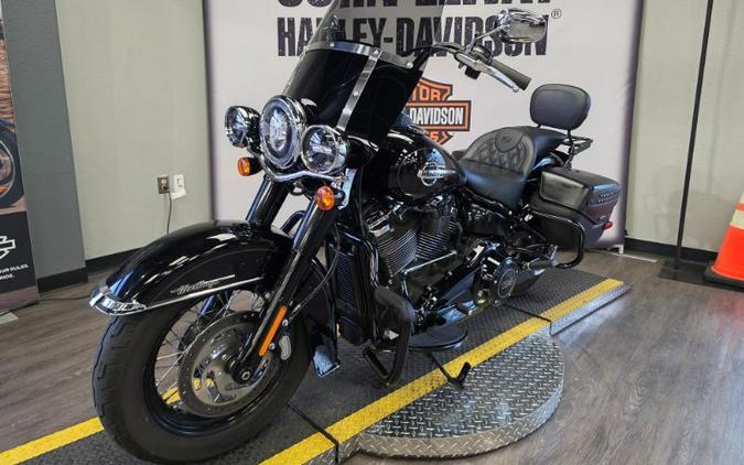 2018 Harley-Davidson FLHCS HERITAGE CLASSIC 114