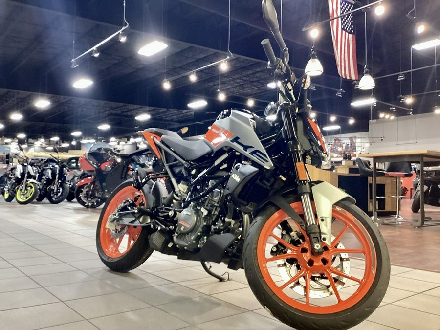 2023 KTM Duke 200