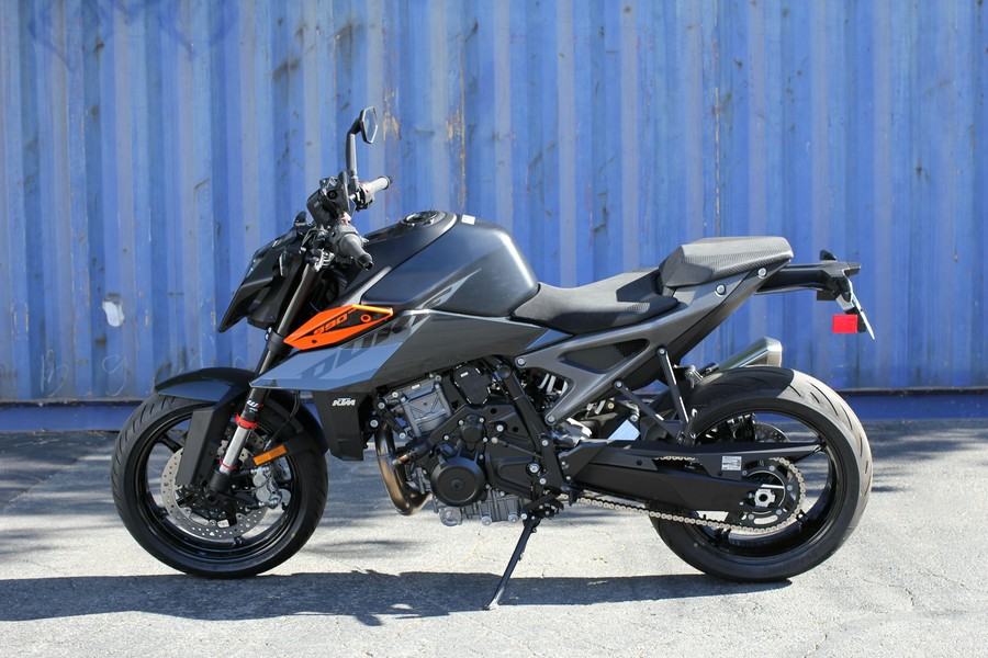 2024 KTM 990 Duke