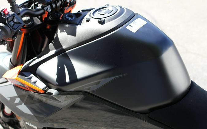 2024 KTM 990 Duke