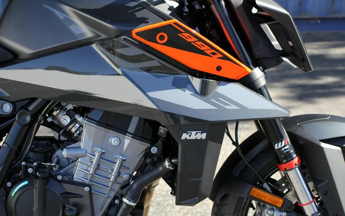 2024 KTM 990 Duke