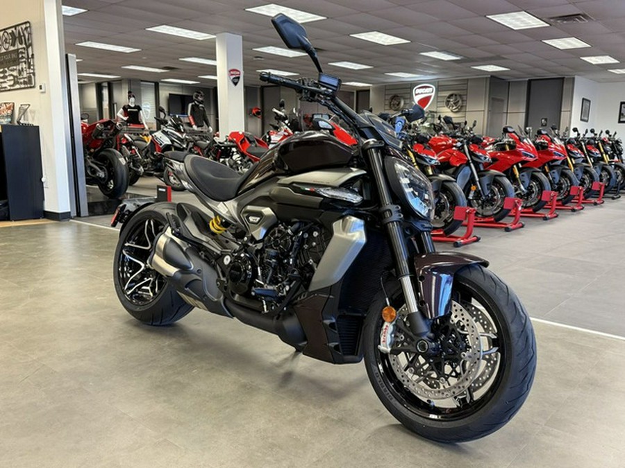 2026 Ducati XDiavel V4 Black Lava