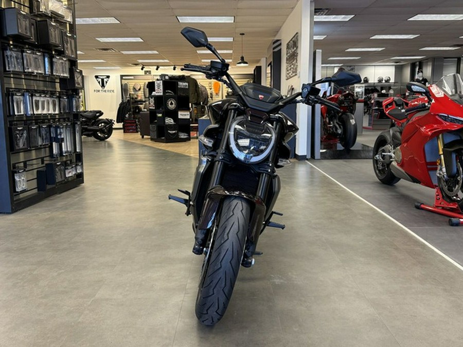 2026 Ducati XDiavel V4 Black Lava