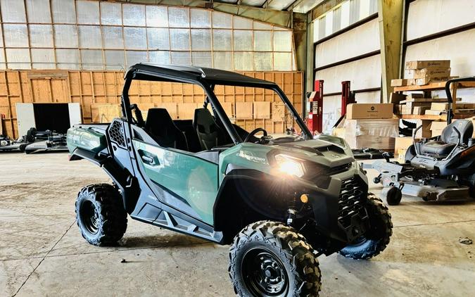 2026 Can-Am® Commander DPS 700