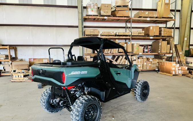2026 Can-Am® Commander DPS 700