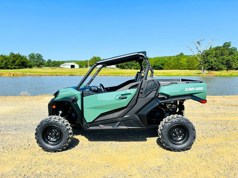 2026 Can-Am® Commander DPS 700