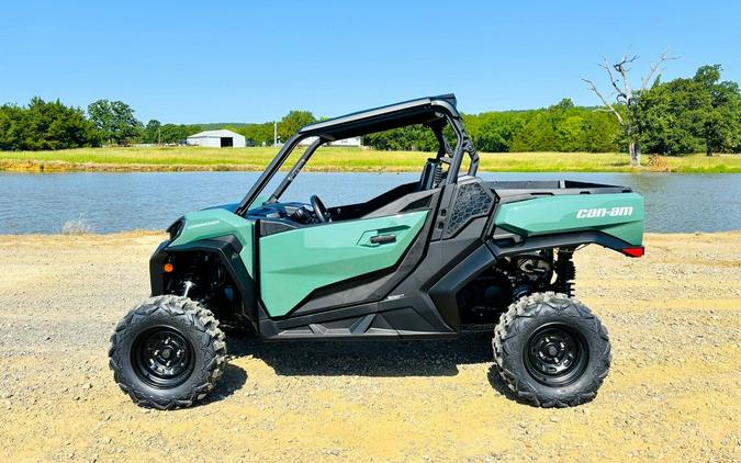 2026 Can-Am® Commander DPS 700