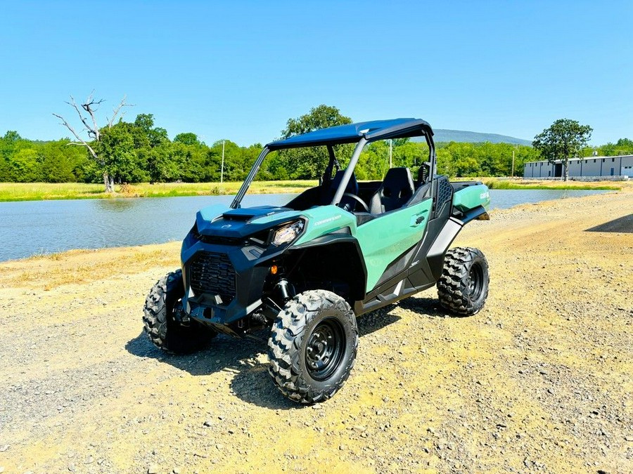 2026 Can-Am® Commander DPS 700