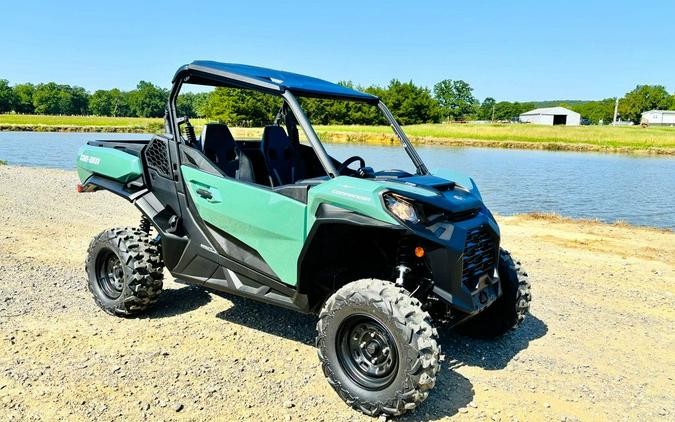 2026 Can-Am® Commander DPS 700