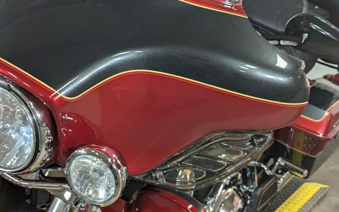 2007 Harley-Davidson Electra Glide® Ultra Classic® Two-Tone Fire Red and Vivid Black