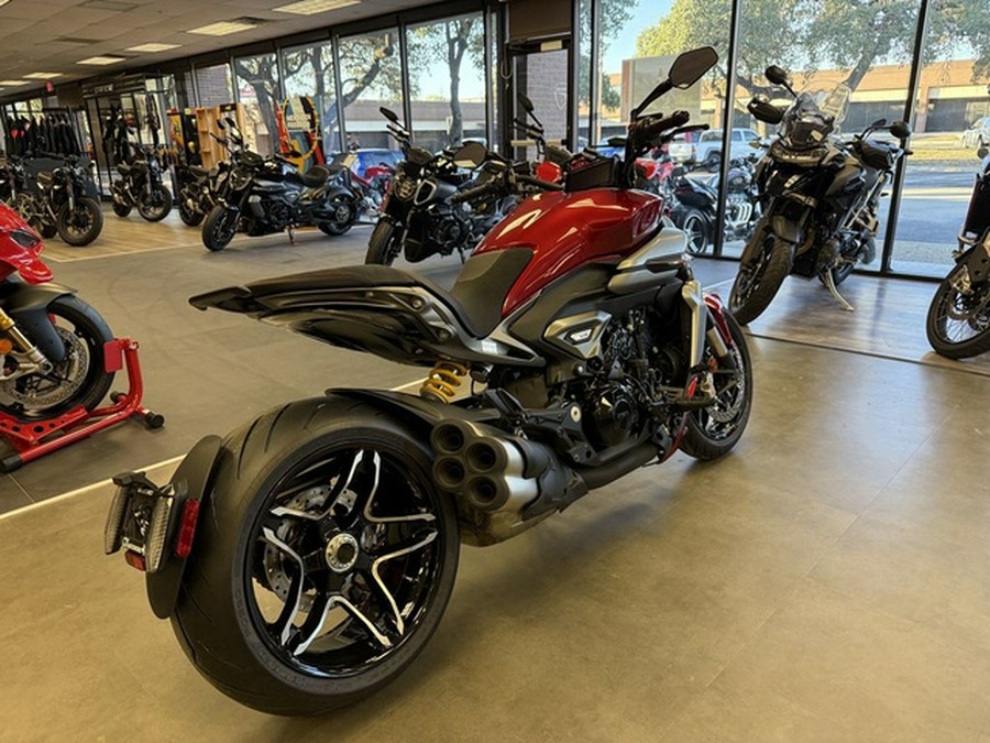 2026 Ducati XDiavel V4 Burning Red