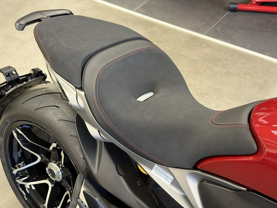 2026 Ducati XDiavel V4 Burning Red