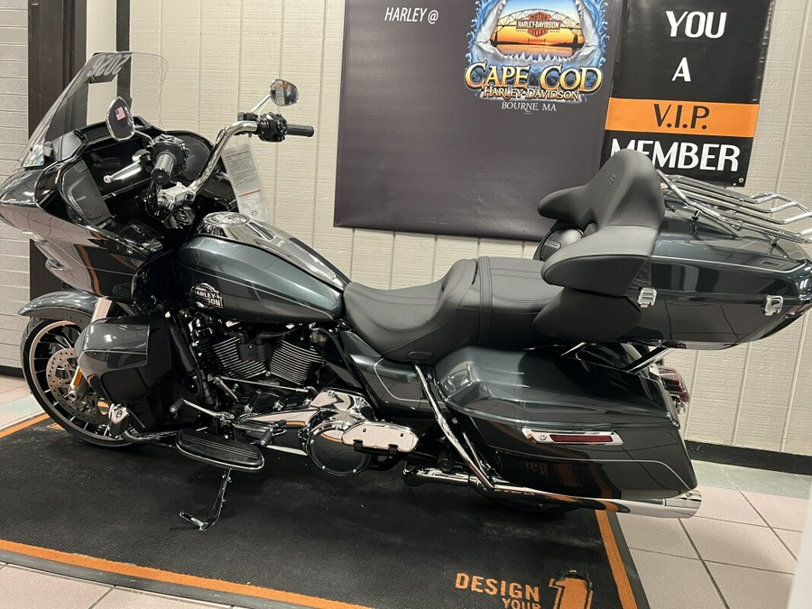 2026 Harley-Davidson® Road Glide Limited Iron Horse Metallic Chrome Trim