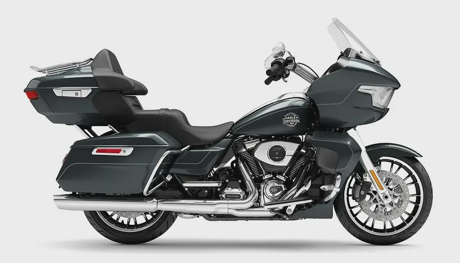 2026 Harley-Davidson® Road Glide Limited Iron Horse Metallic Chrome Trim