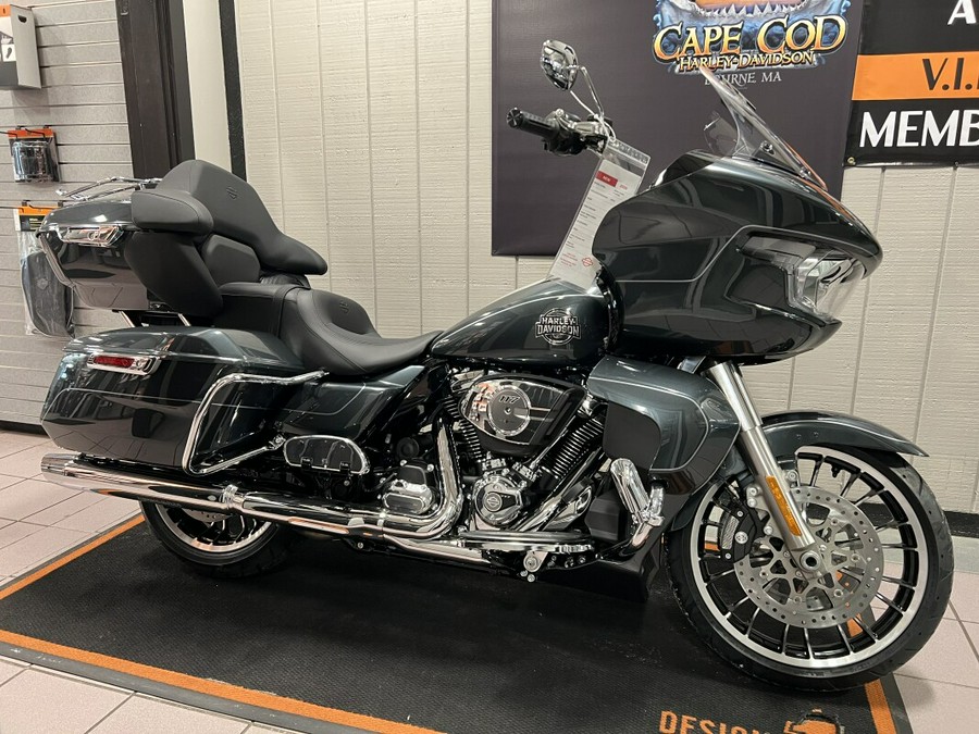 2026 Harley-Davidson® Road Glide Limited Iron Horse Metallic Chrome Trim