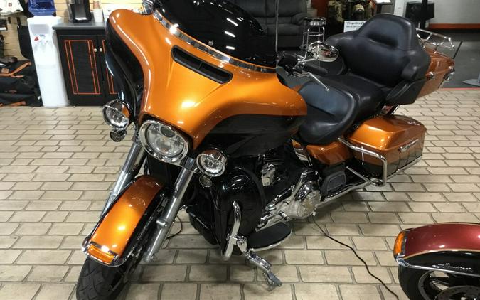 2016 Harley-Davidson® Ultra Limited Two-Tone Amber Whiskey/Vivid Black