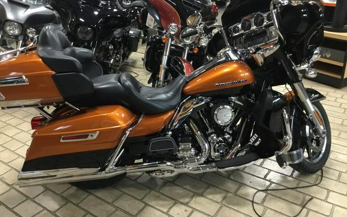2016 Harley-Davidson® Ultra Limited Two-Tone Amber Whiskey/Vivid Black