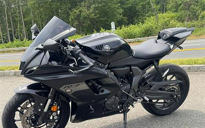 2025 Yamaha YZF-R7