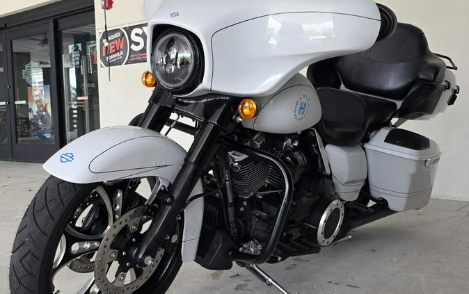 2020 Harley-Davidson® Street Glide® Special Stone Washed White Pearl