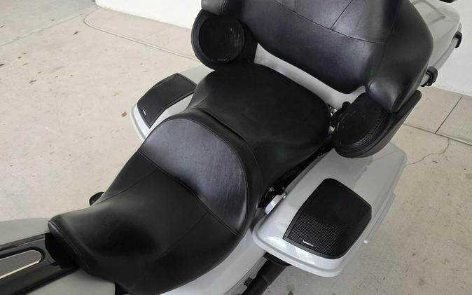 2020 Harley-Davidson® Street Glide® Special Stone Washed White Pearl